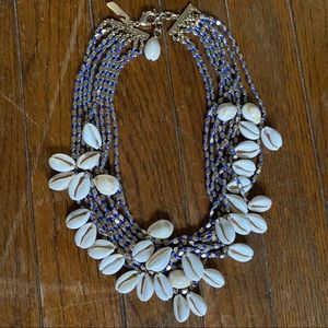 Bold Statement Shell vv Necklace